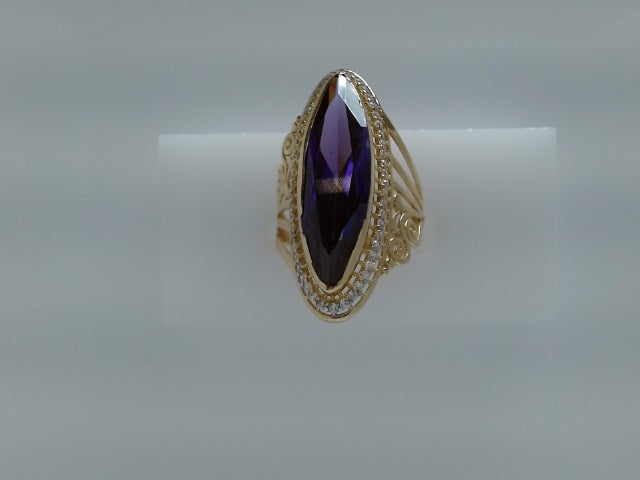 14k Yellow Gold Women's Ring 5.7g