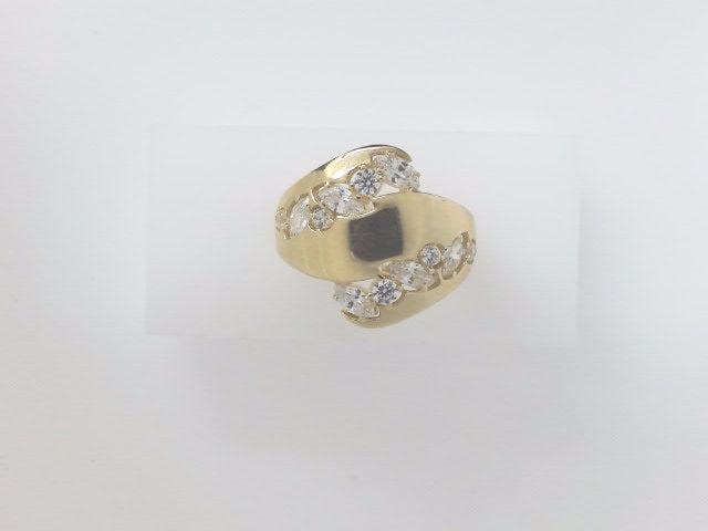 10k Yellow Gold Woman's Ring 3.9g