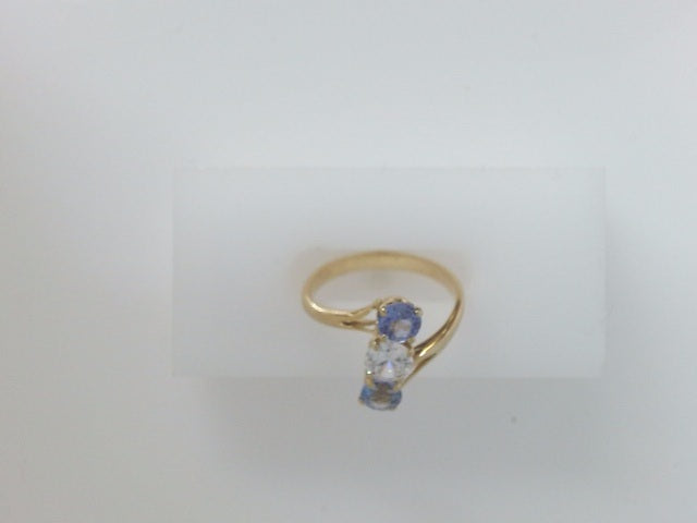 10k Yellow Gold Woman's Ring 2.7g