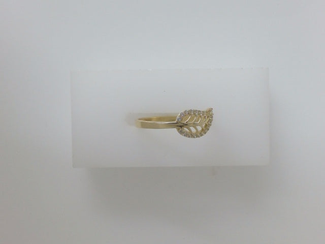 10k Yellow Gold Woman's Ring 1.1g