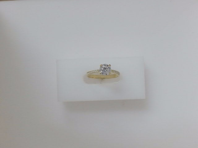 10k Yellow Gold Woman's Ring 1.8g