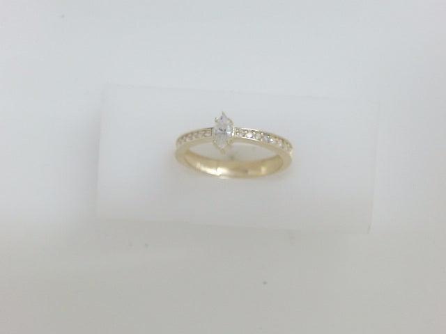 10k Yellow Gold Woman's Ring 1.6g