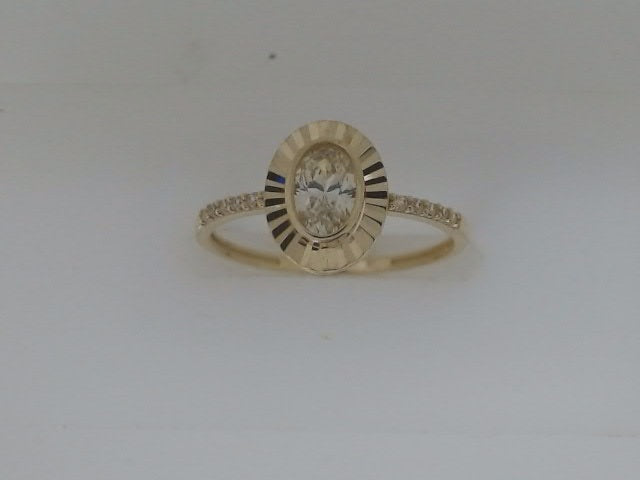 10k Yellow Gold Woman's Ring 1.3g