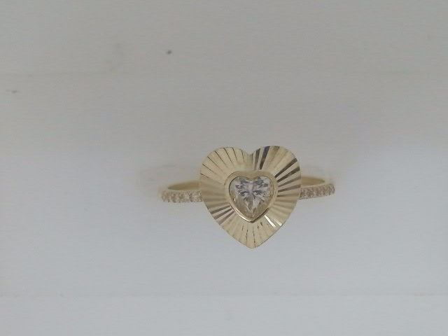 10k Yellow Gold Woman's Ring 1.1g