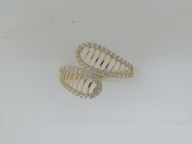 10k Yellow Gold Woman's Ring 1.1g