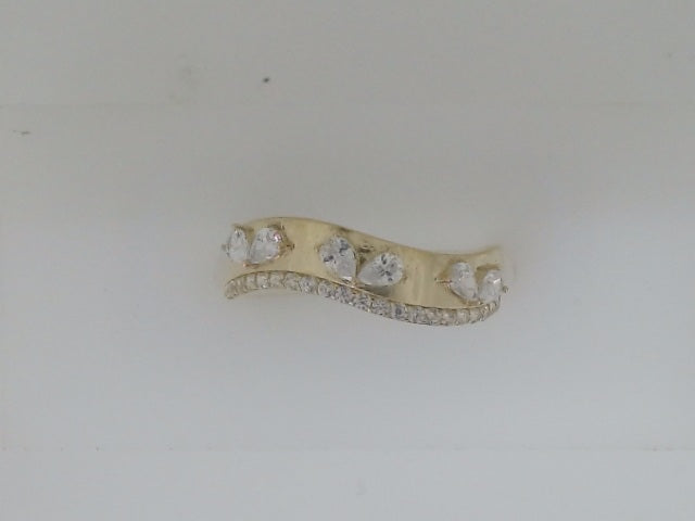 10k Yellow Gold Woman's Ring 1.1g