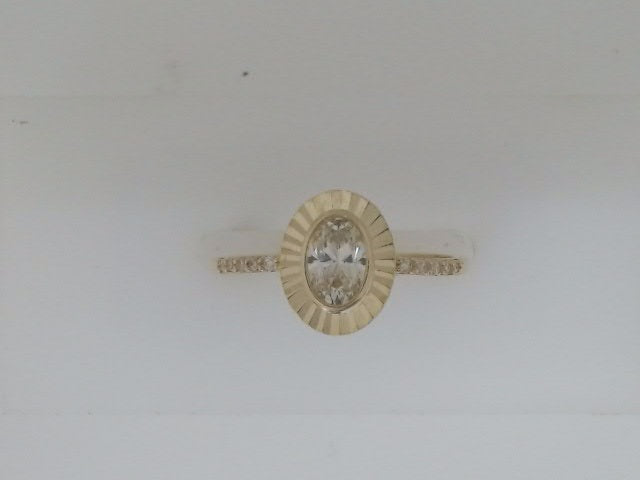 10k Yellow Gold Woman's Ring 1.3g