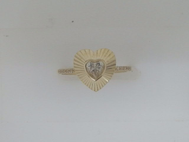 10k Yellow Gold Woman's Ring 1.1g
