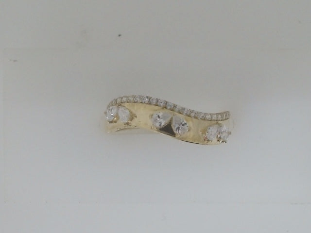 10k Yellow Gold Woman's Ring 1.1g