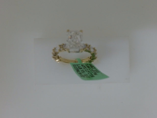 14 KT DIAMOND WEDDING RING LAB