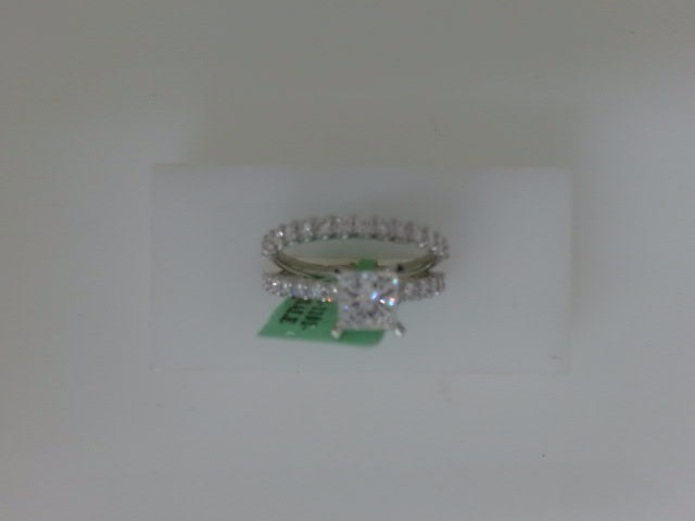 14 KT DIAMOND WEDDING RING LAB