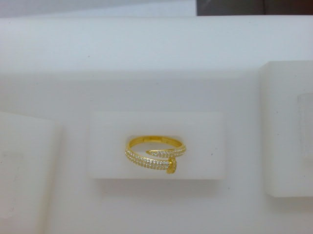 10k Yellow Gold Woman's Ring 1.6g