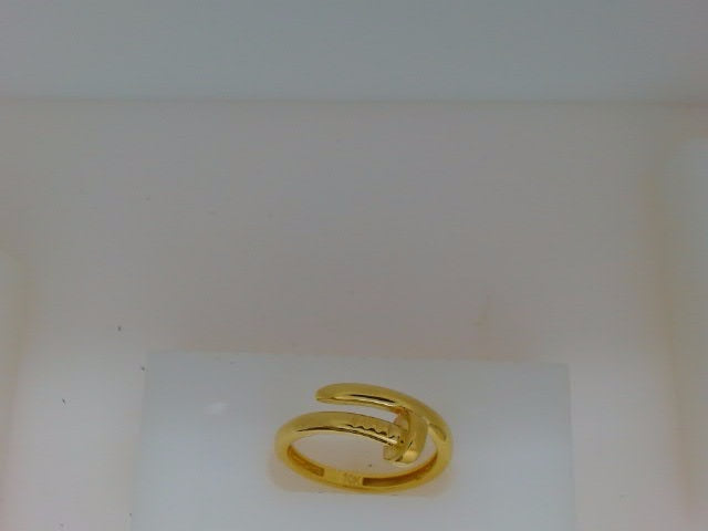 10k Yellow Gold Woman's Ring 2.6g